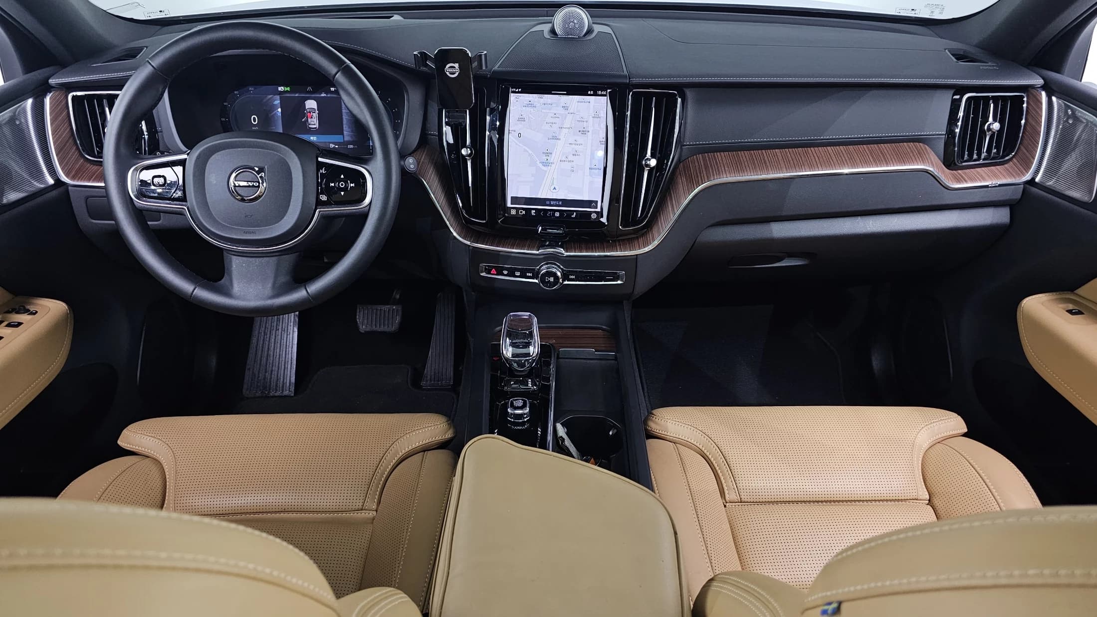 Volvo XC60 B5 Ultimate Bright, 2024 г. 29417 км. — фото 7