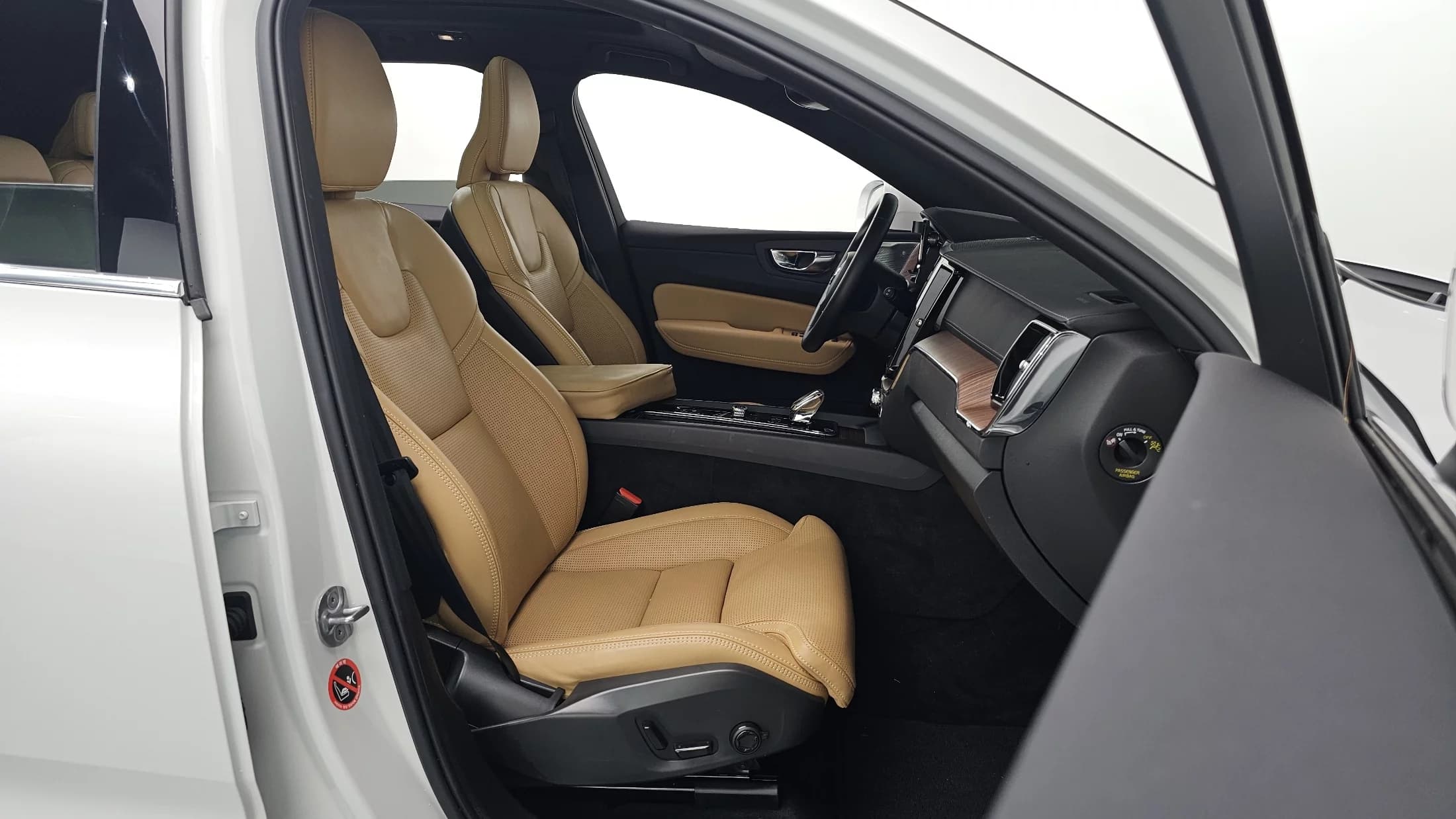 Volvo XC60 B5 Ultimate Bright, 2024 г. 29417 км. — фото 10