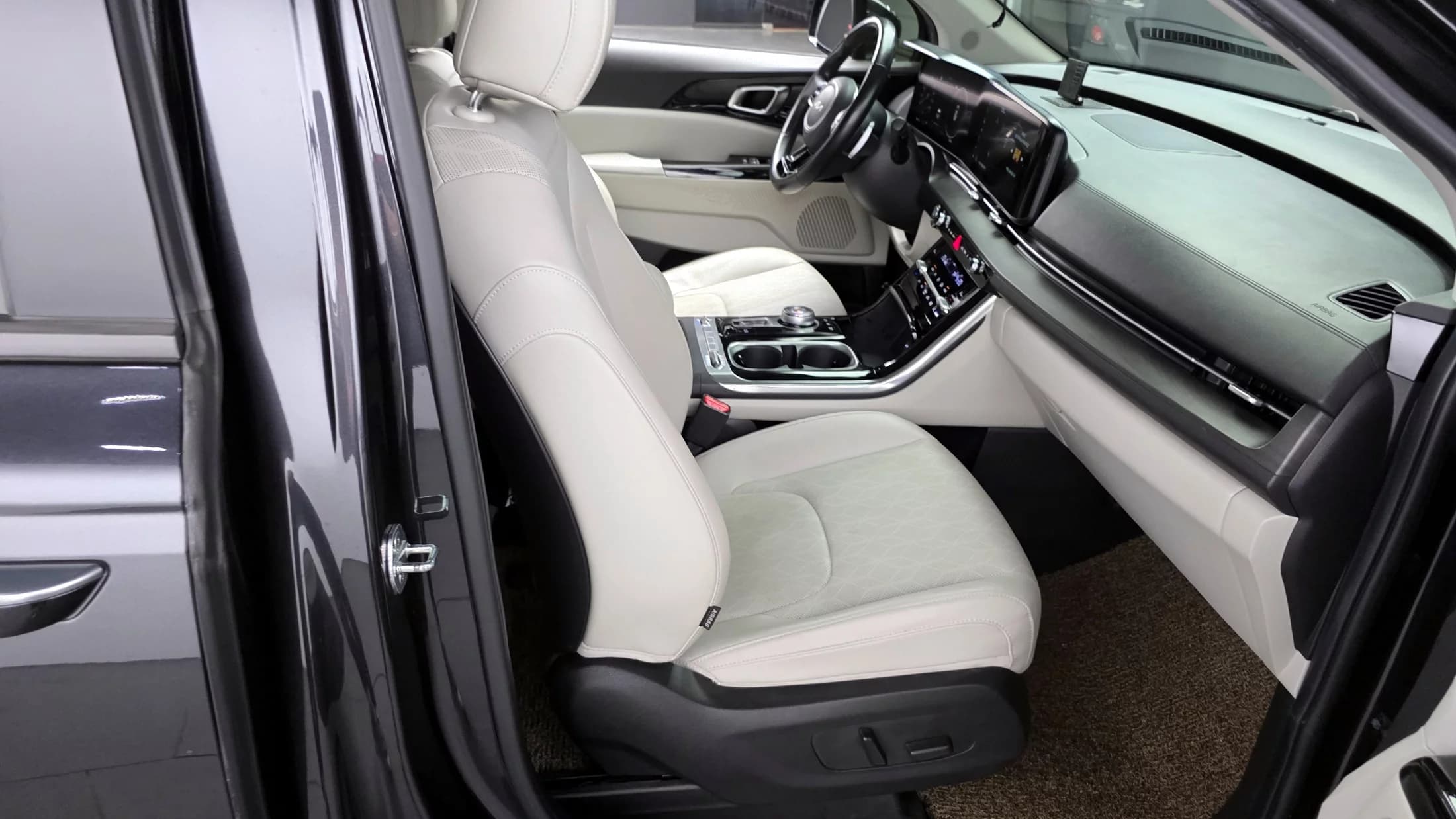 Kia Carnival Gasoline 9-Seater Noblesse, 2021 г. 72704 км. — фото 12