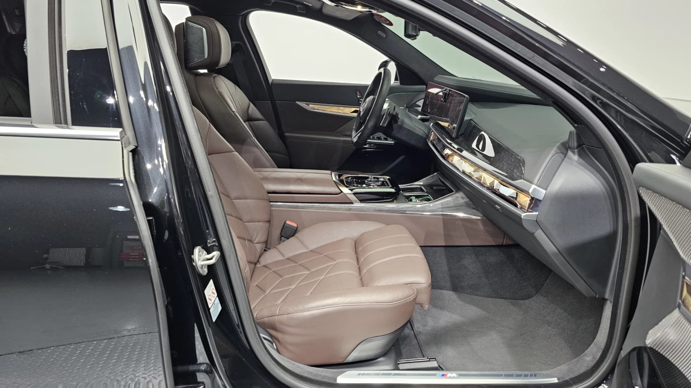 BMW 7-Series 740i sDrive M Sport, 2023 г. 21919 км. — фото 11