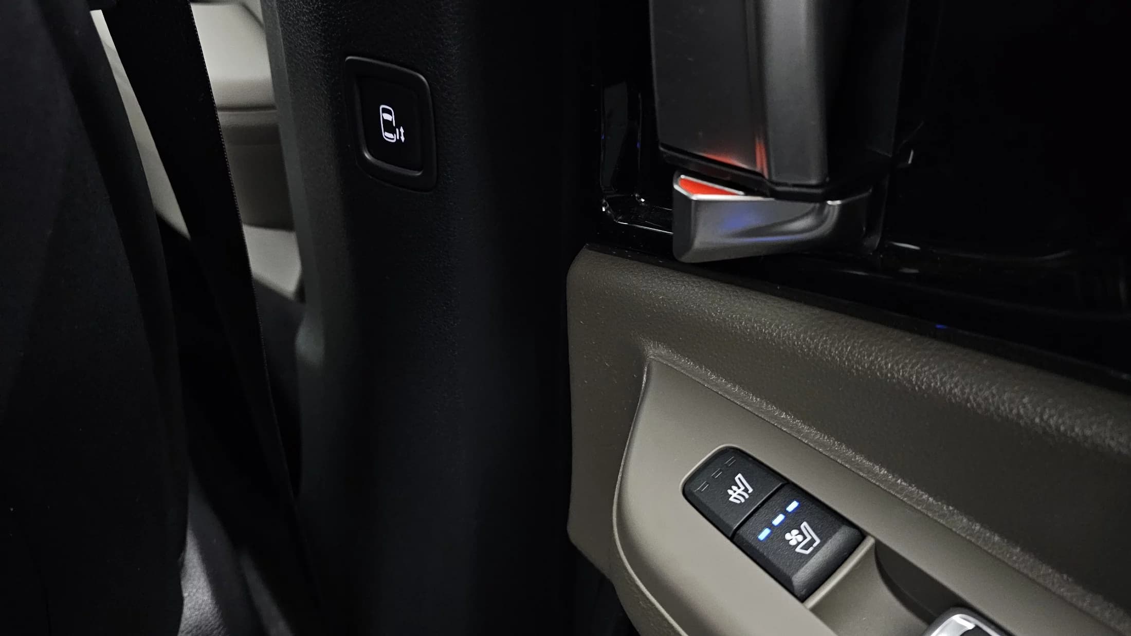 Kia Carnival Gasoline 7-Seater Signature, 2024 г. 26833 км. — фото 18