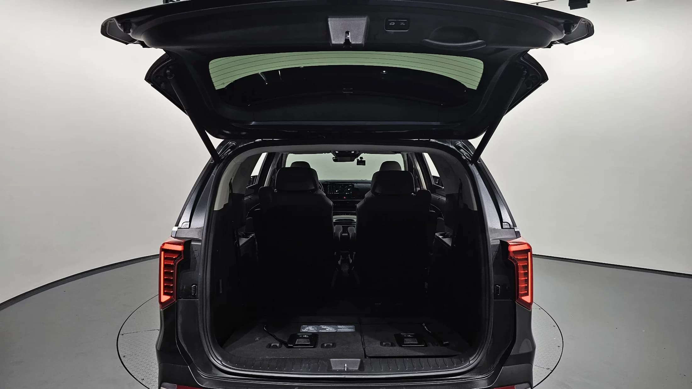 Kia Carnival Gasoline 7-Seater Signature, 2024 г. 26833 км. — фото 20