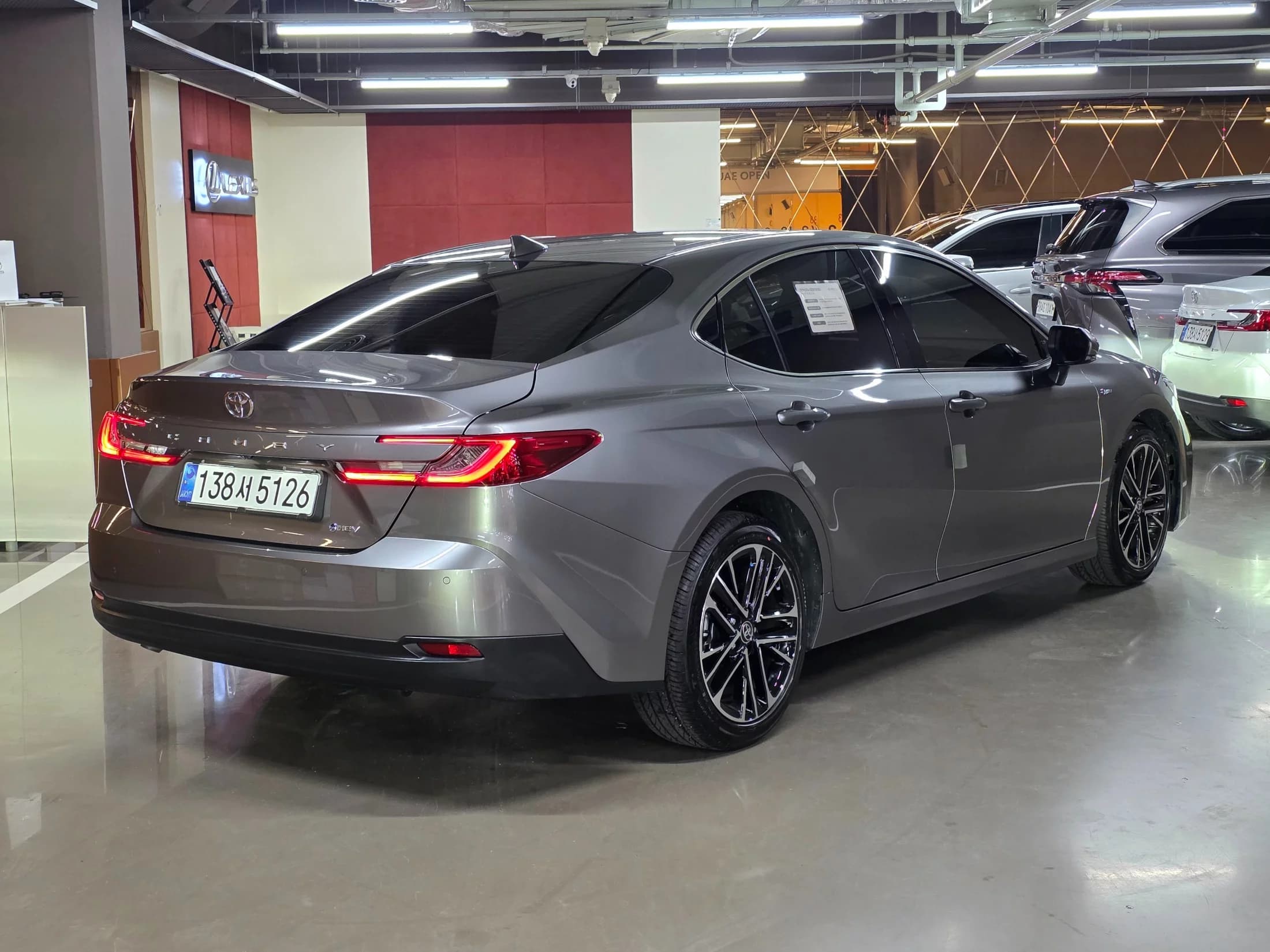 Toyota CAMRY 2.5 XLE Hybrid, гибрид, 2025 г. 5933 км. — фото 2