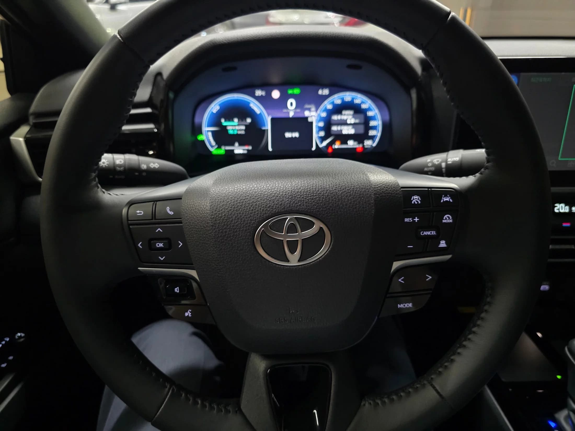 Toyota CAMRY 2.5 XLE Hybrid, гибрид, 2025 г. 5933 км. — фото 11