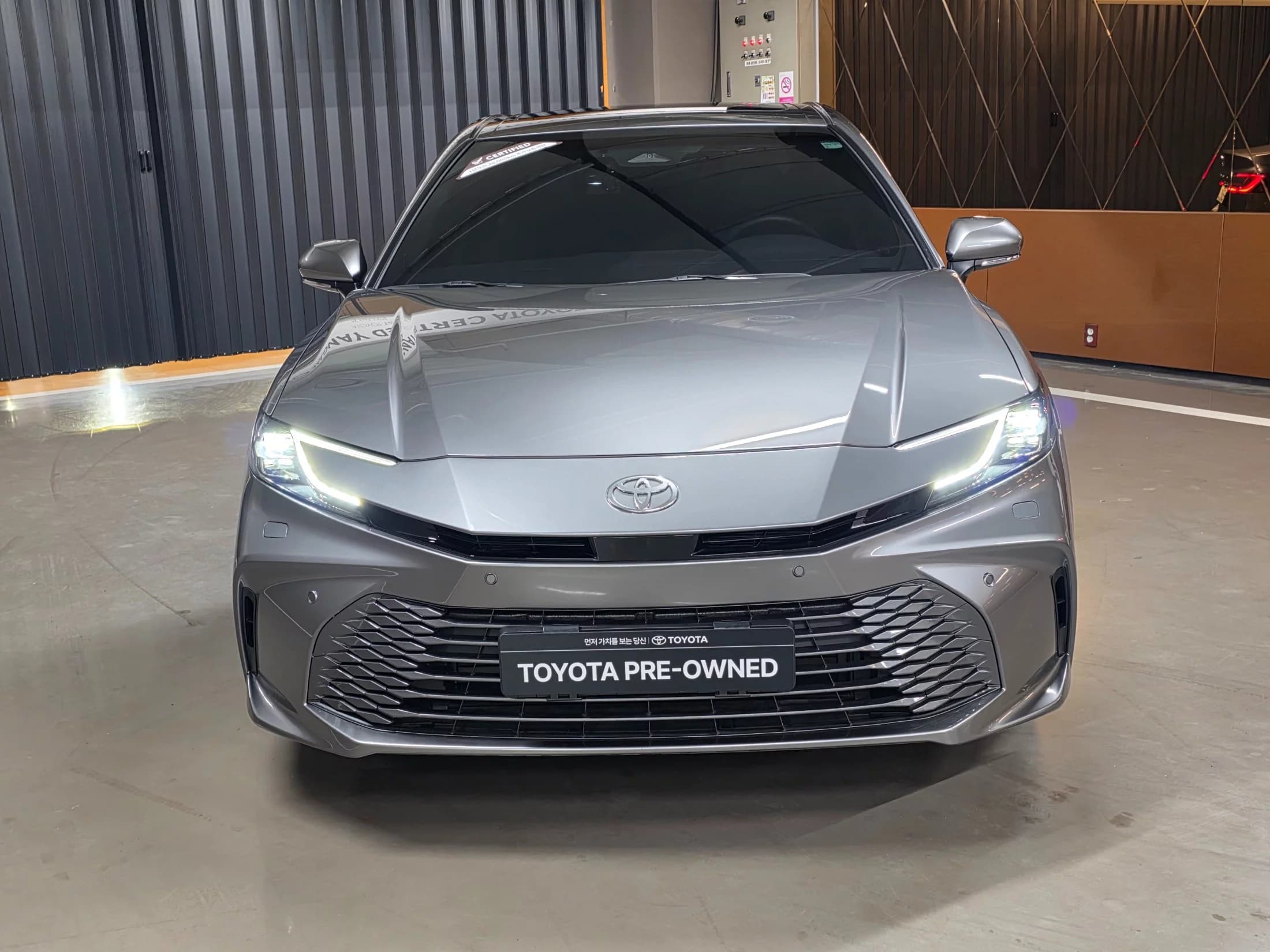 Toyota CAMRY 2.5 XLE Hybrid, гибрид, 2025 г. 5933 км. — фото 3