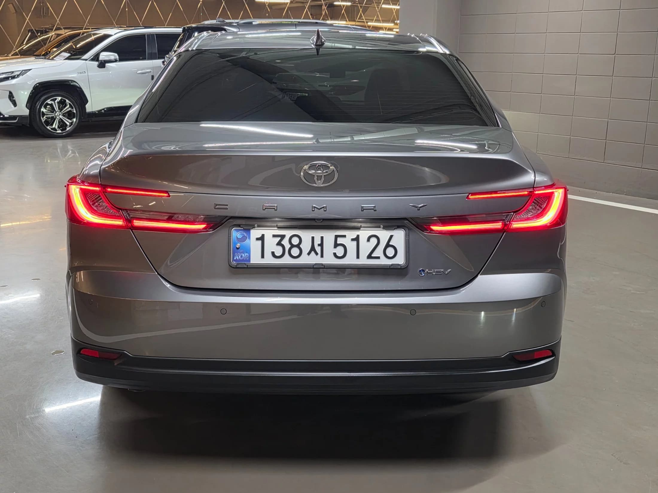 Toyota CAMRY 2.5 XLE Hybrid, гибрид, 2025 г. 5933 км. — фото 4