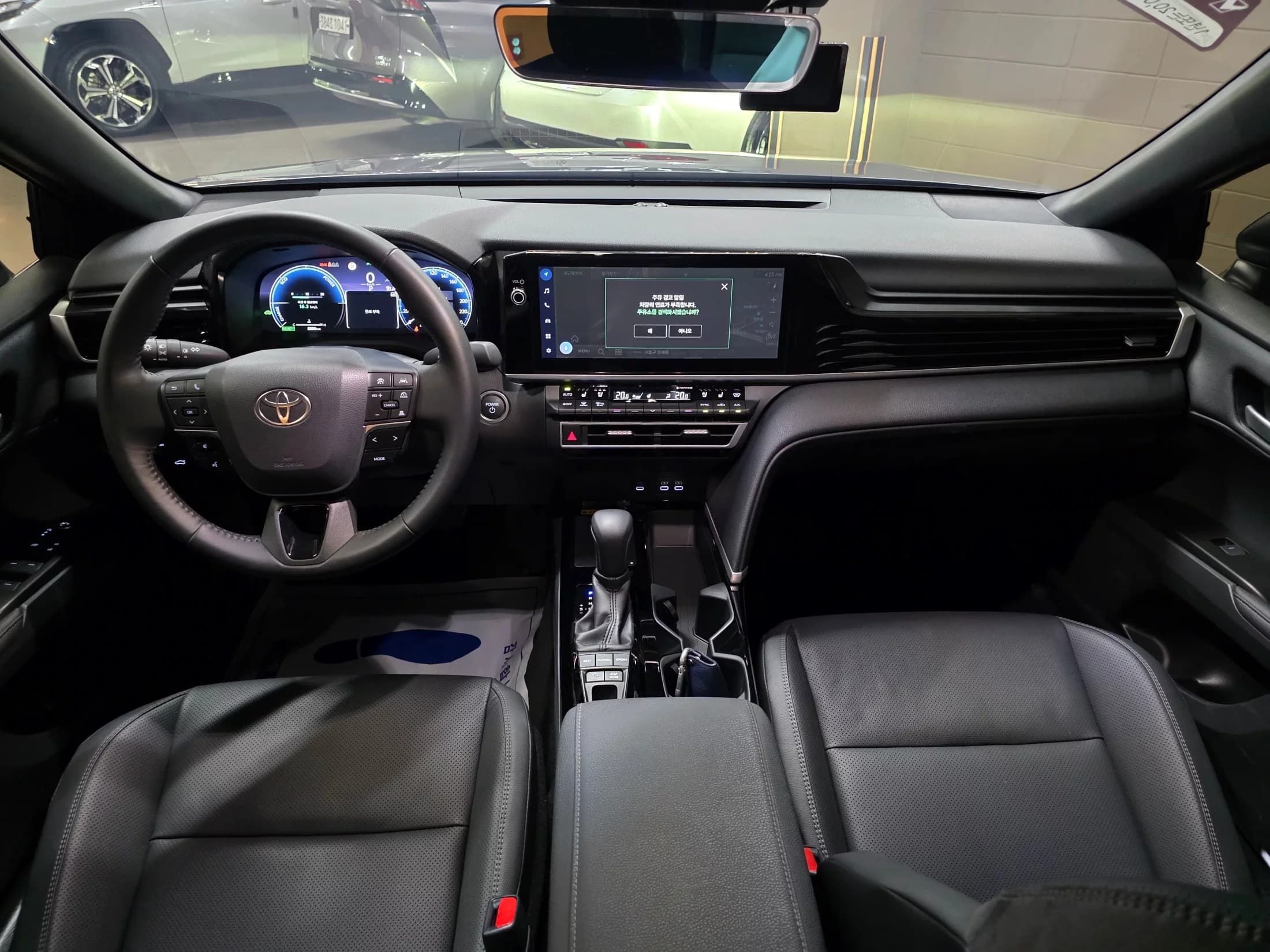 Toyota CAMRY 2.5 XLE Hybrid, гибрид, 2025 г. 5933 км. — фото 7
