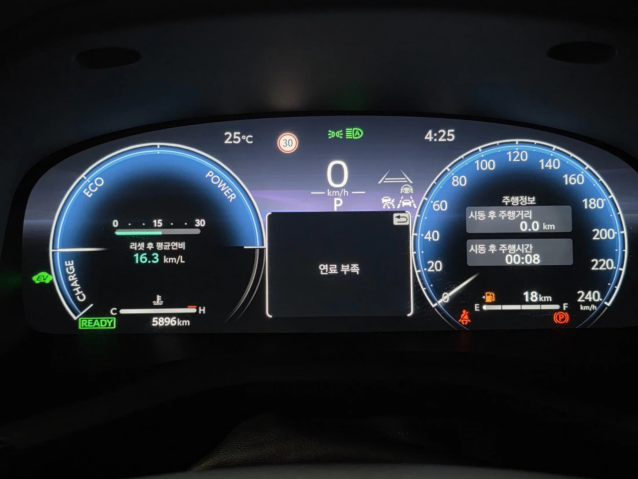 Toyota CAMRY 2.5 XLE Hybrid, гибрид, 2025 г. 5933 км. — фото 8