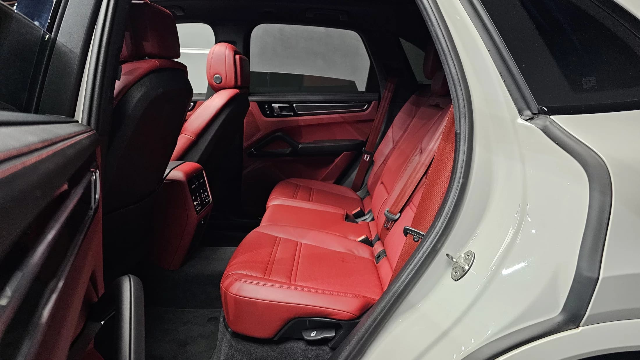Porsche CAYENNE 3.0 PLATINUM EDITION, 2023 г. 34915 км. — фото 12