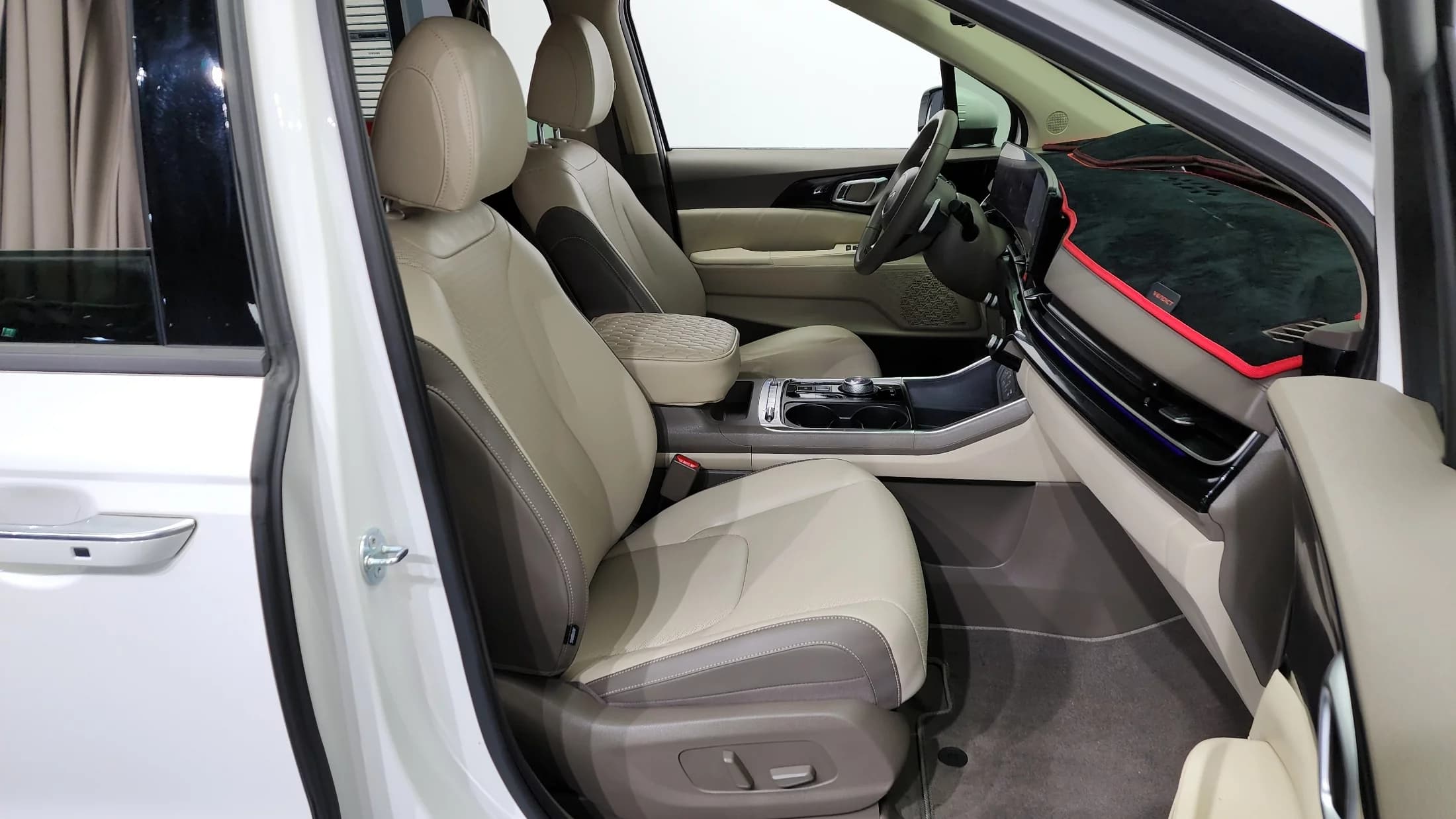 Kia Carnival Gasoline 7-Seater Hi Limousine Signature, 2024 г. 24042 км. — фото 11