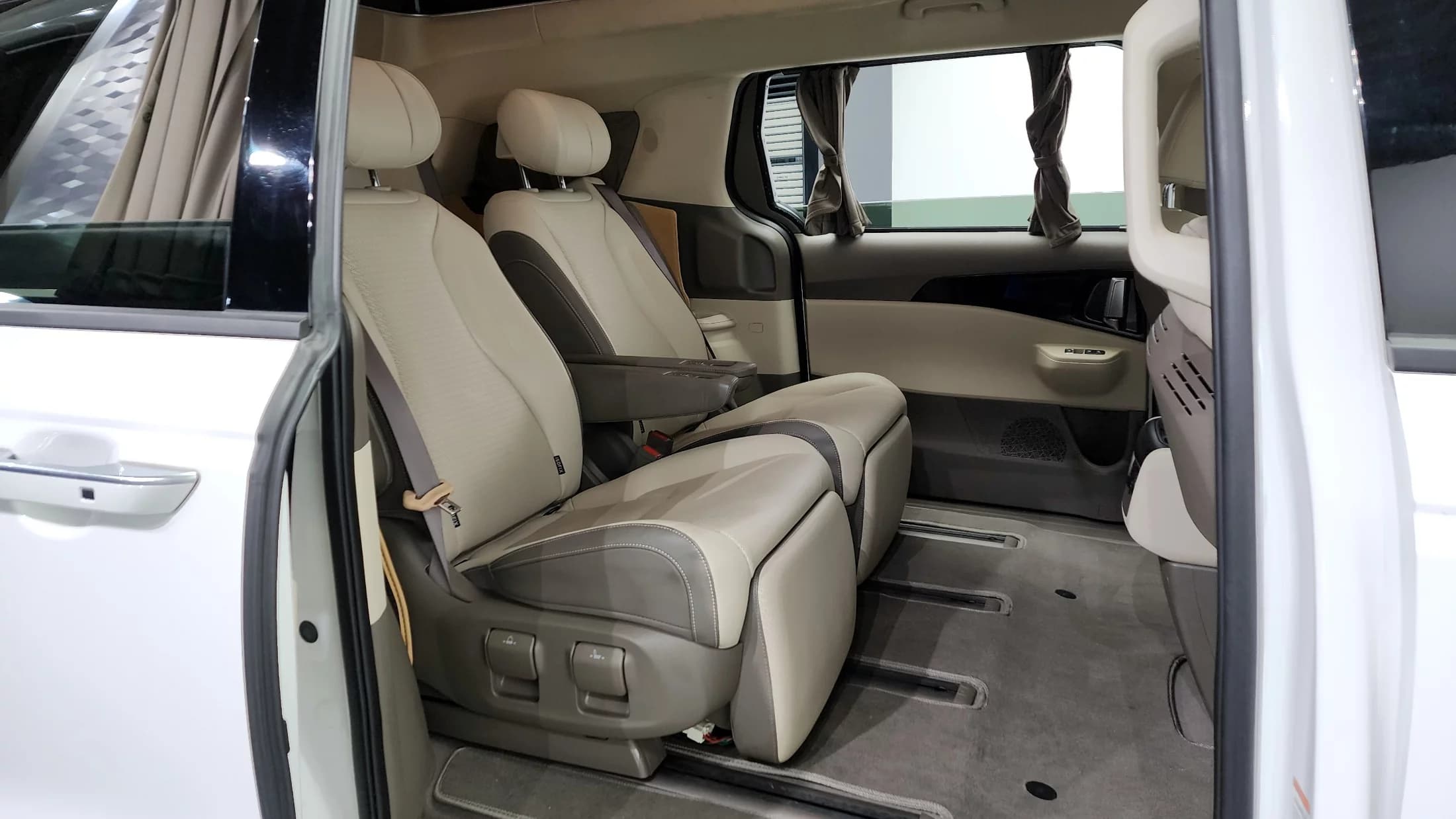 Kia Carnival Gasoline 7-Seater Hi Limousine Signature, 2024 г. 24042 км. — фото 12
