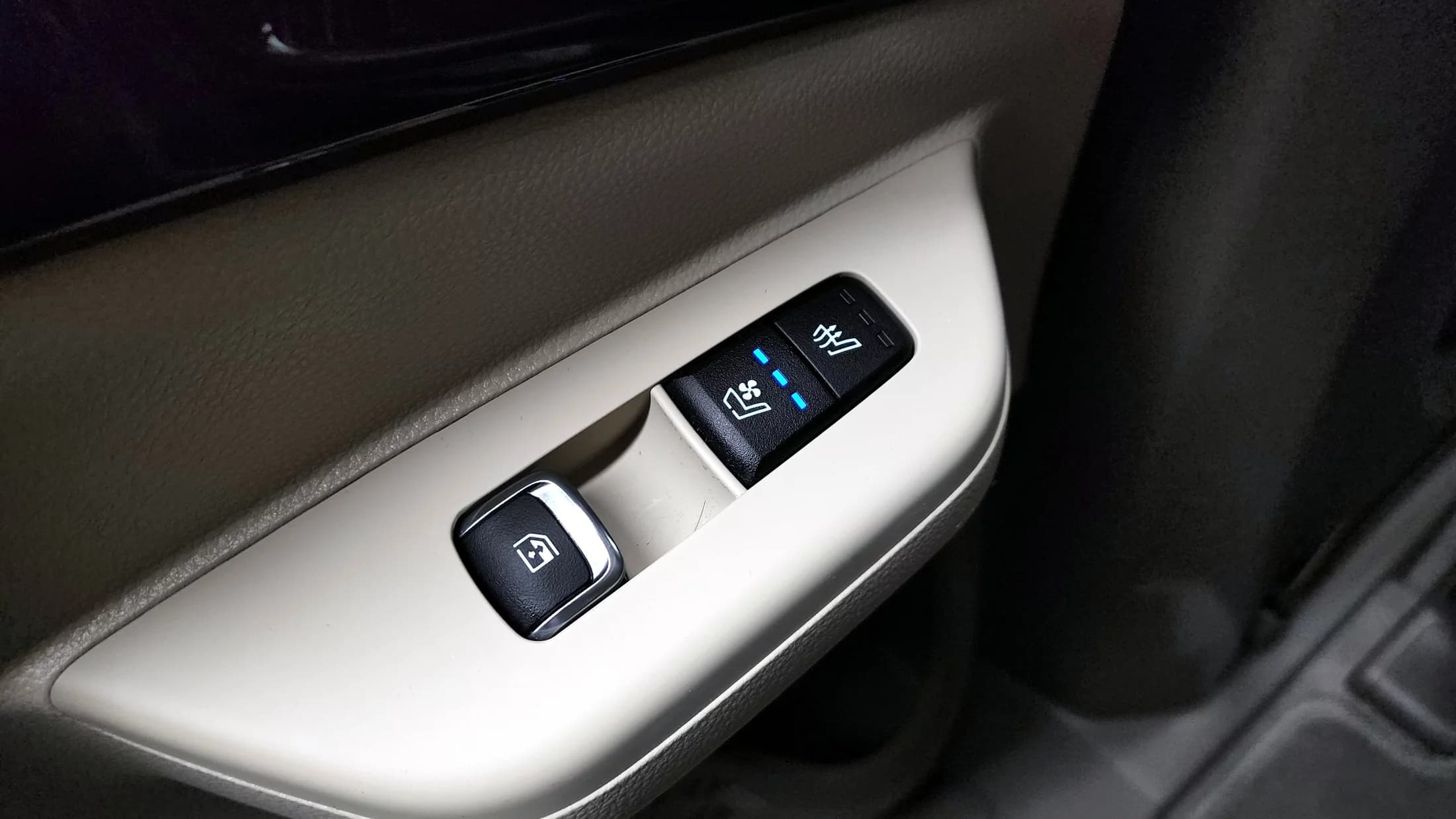 Kia Carnival Gasoline 7-Seater Hi Limousine Signature, 2024 г. 24042 км. — фото 18