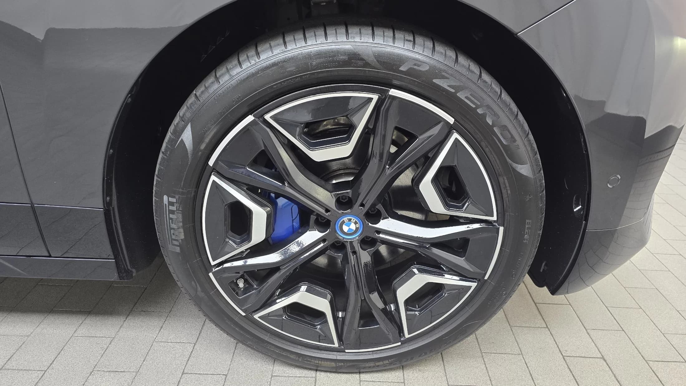 BMW iX xDrive50 Sports Plus, электромобиль, 2023 г. 17904 км. — фото 5