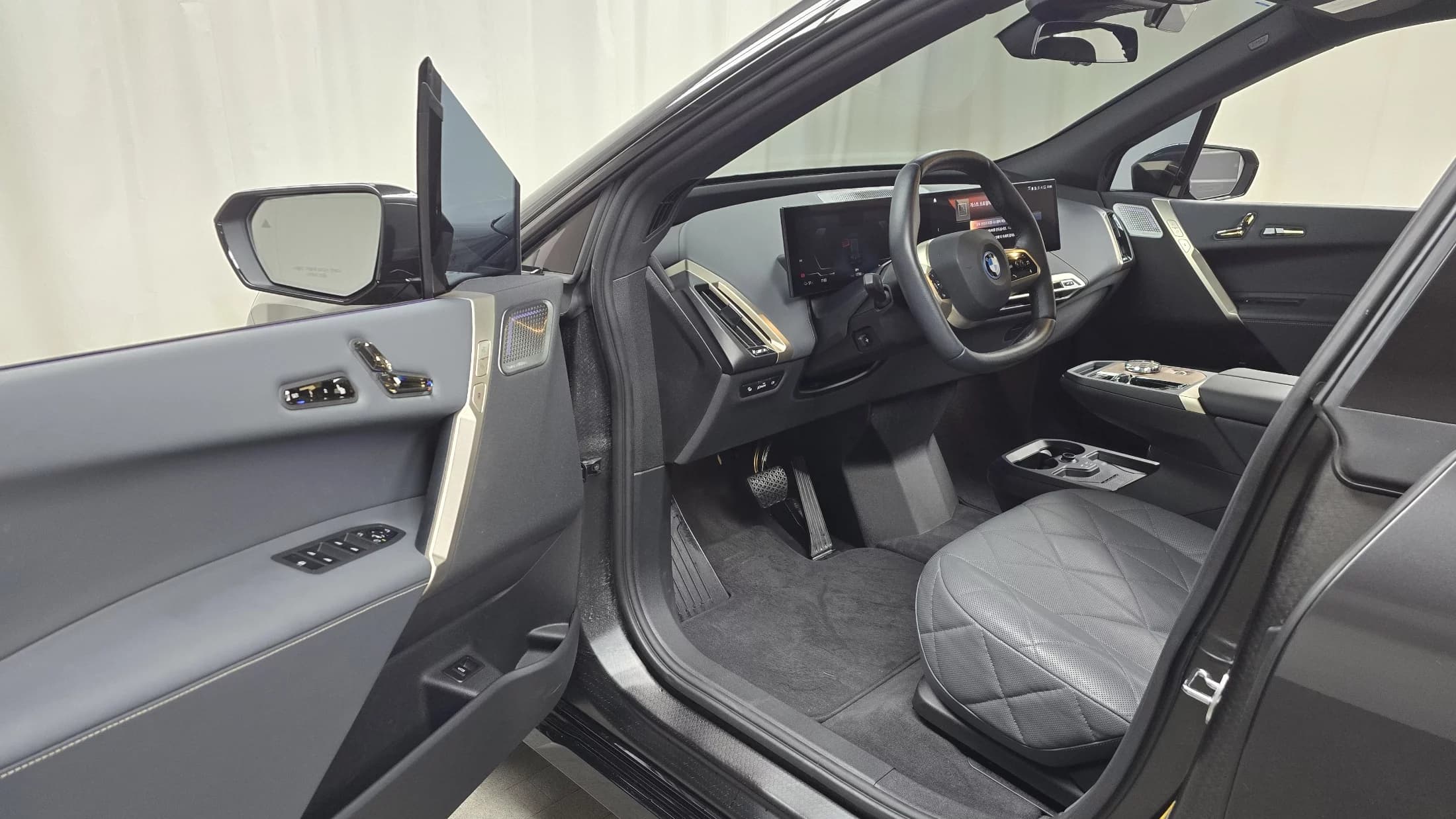 BMW iX xDrive50 Sports Plus, электромобиль, 2023 г. 17904 км. — фото 10