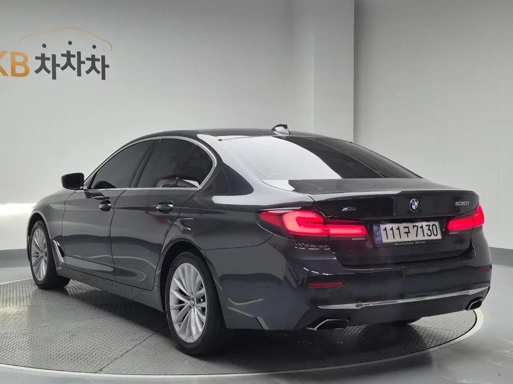 BMW 5-Series 530i xDrive Luxury, 2021 г. 128847 км. — фото 2
