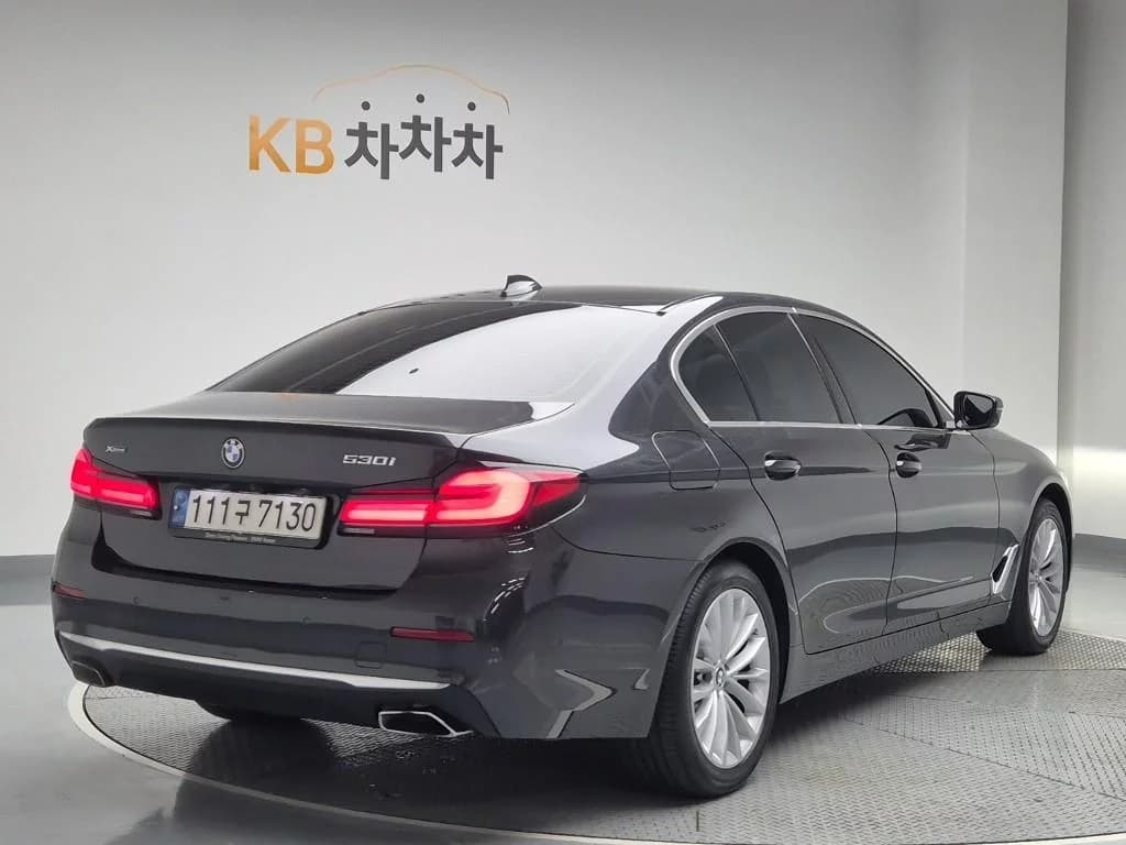 BMW 5-Series 530i xDrive Luxury, 2021 г. 128847 км. — фото 4