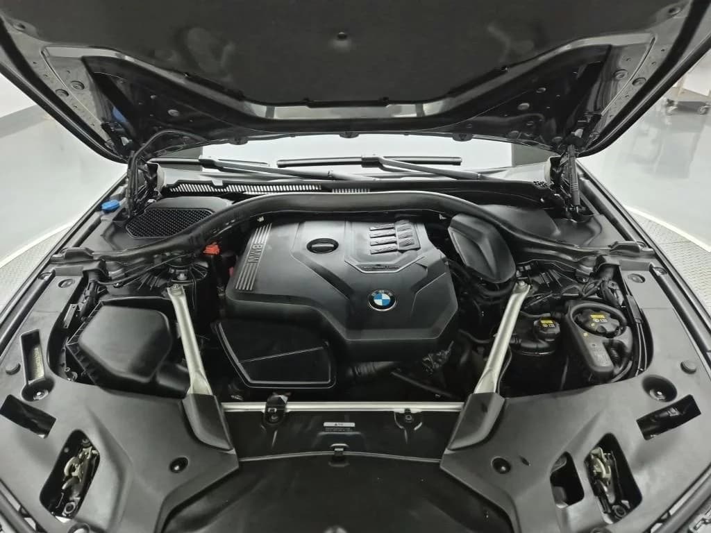 BMW 5-Series 530i xDrive Luxury, 2021 г. 128847 км. — фото 6