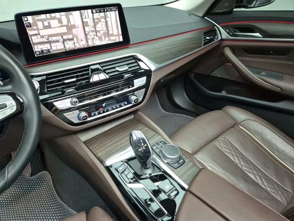 BMW 5-Series 530i xDrive Luxury, 2021 г. 128847 км. — фото 10