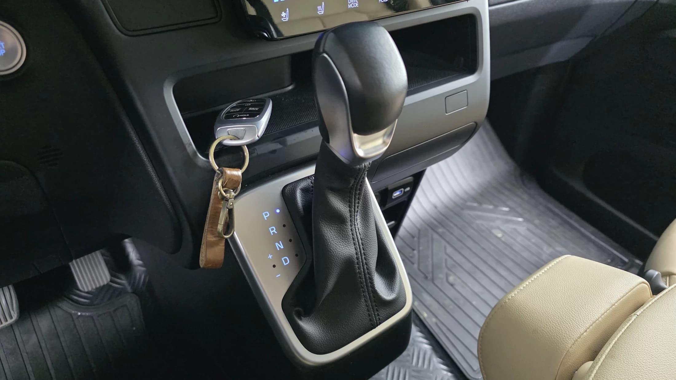 Hyundai Staria L3.5 Cargo 3-Seater Modern, 2021 г. 129261 км. — фото 9