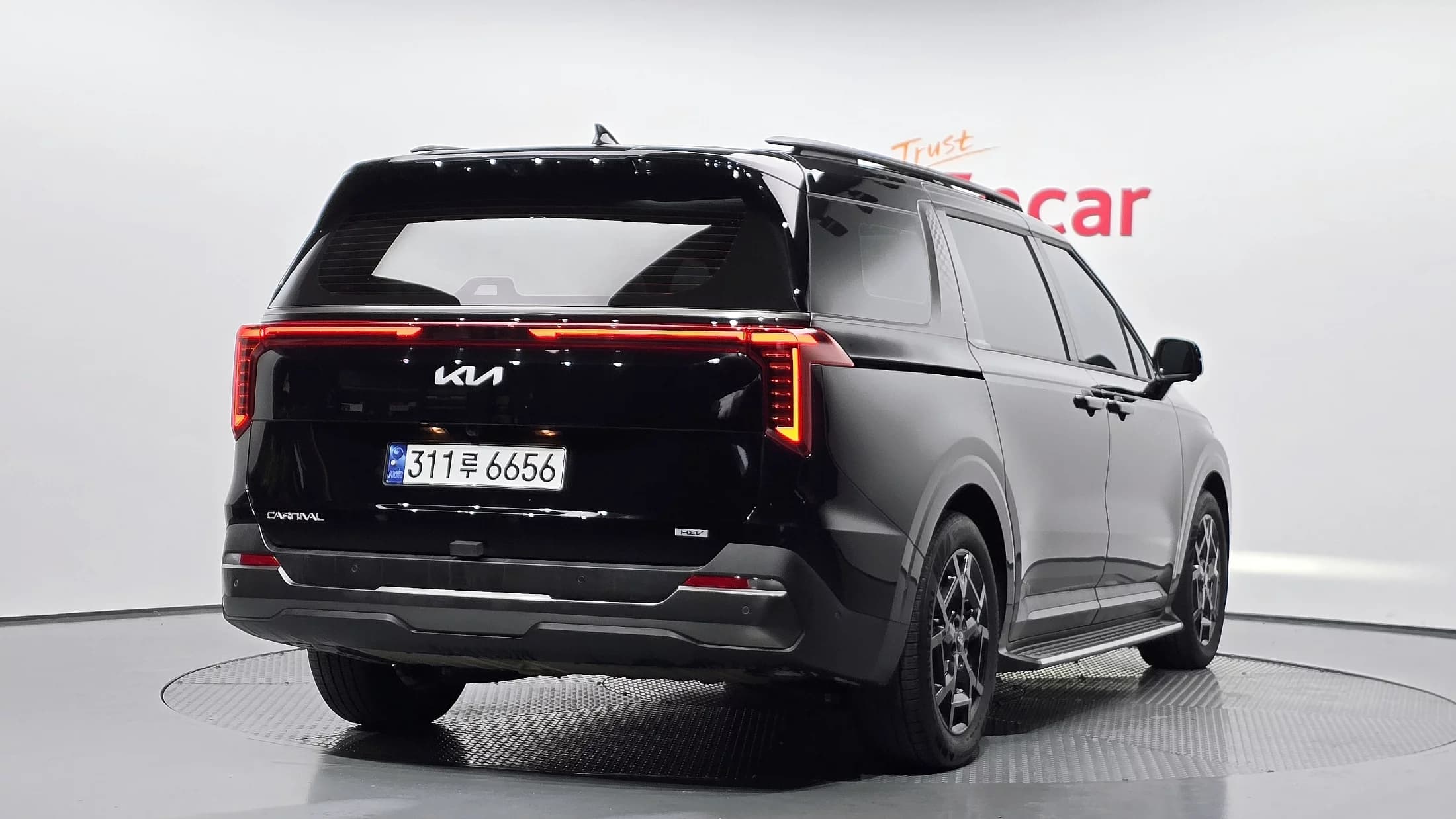 Kia Carnival HEV 7seater Gravity, гибрид, 2024 г. 18430 км. — фото 2