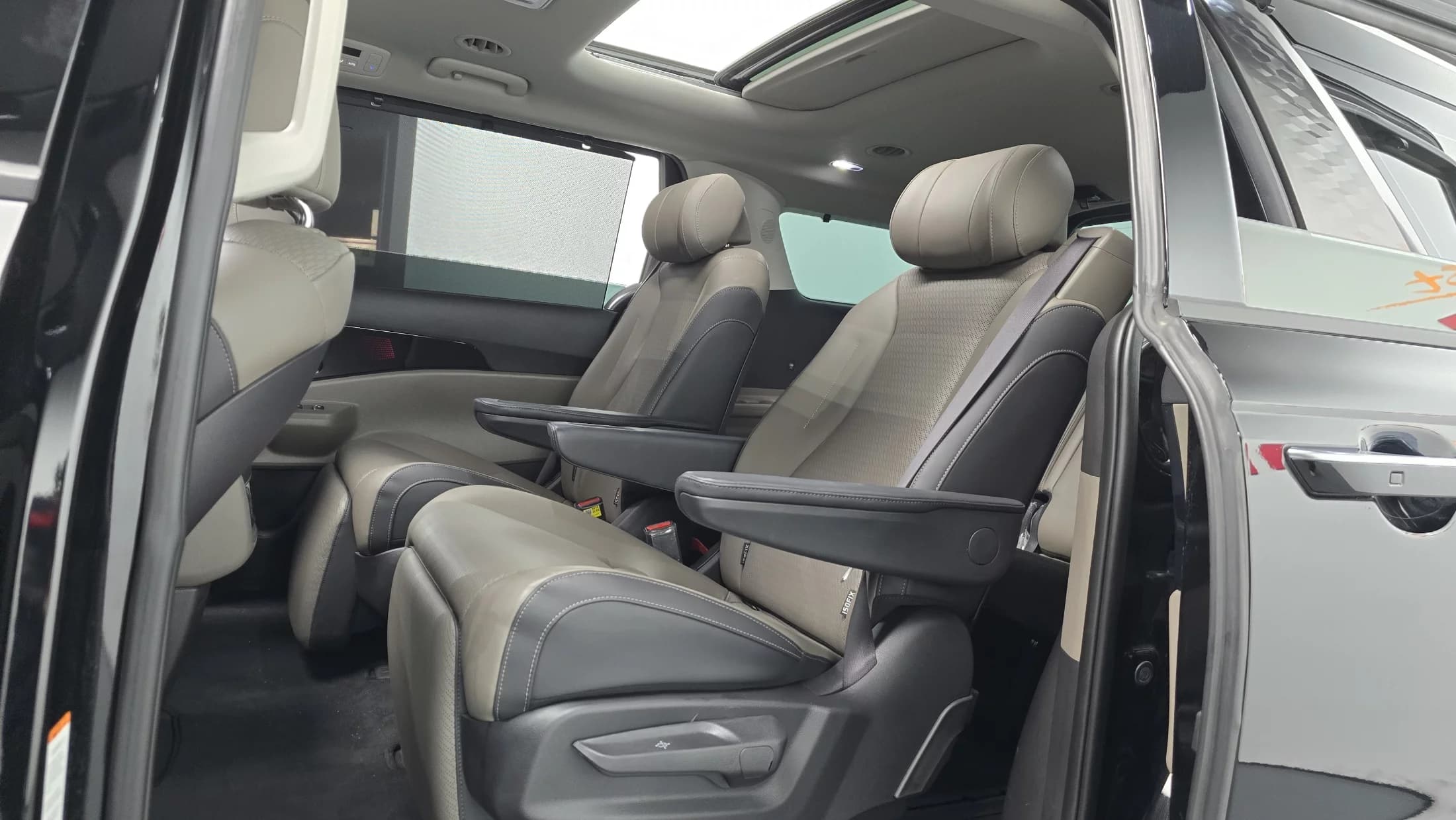 Kia Carnival HEV 7seater Gravity, гибрид, 2024 г. 18430 км. — фото 12