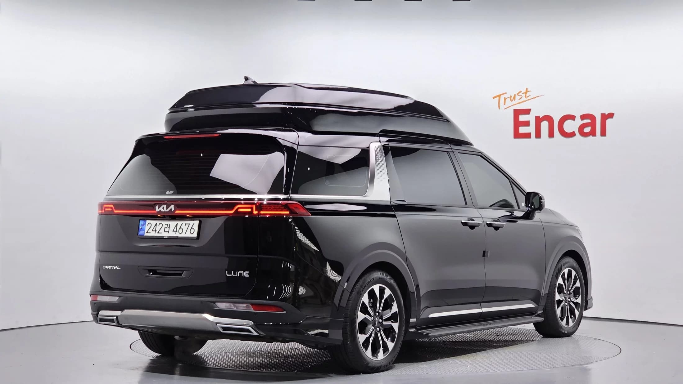 Kia Carnival Gasoline 9-seater Limousine(Special vehicle), 2023 г. 15492 км. — фото 2