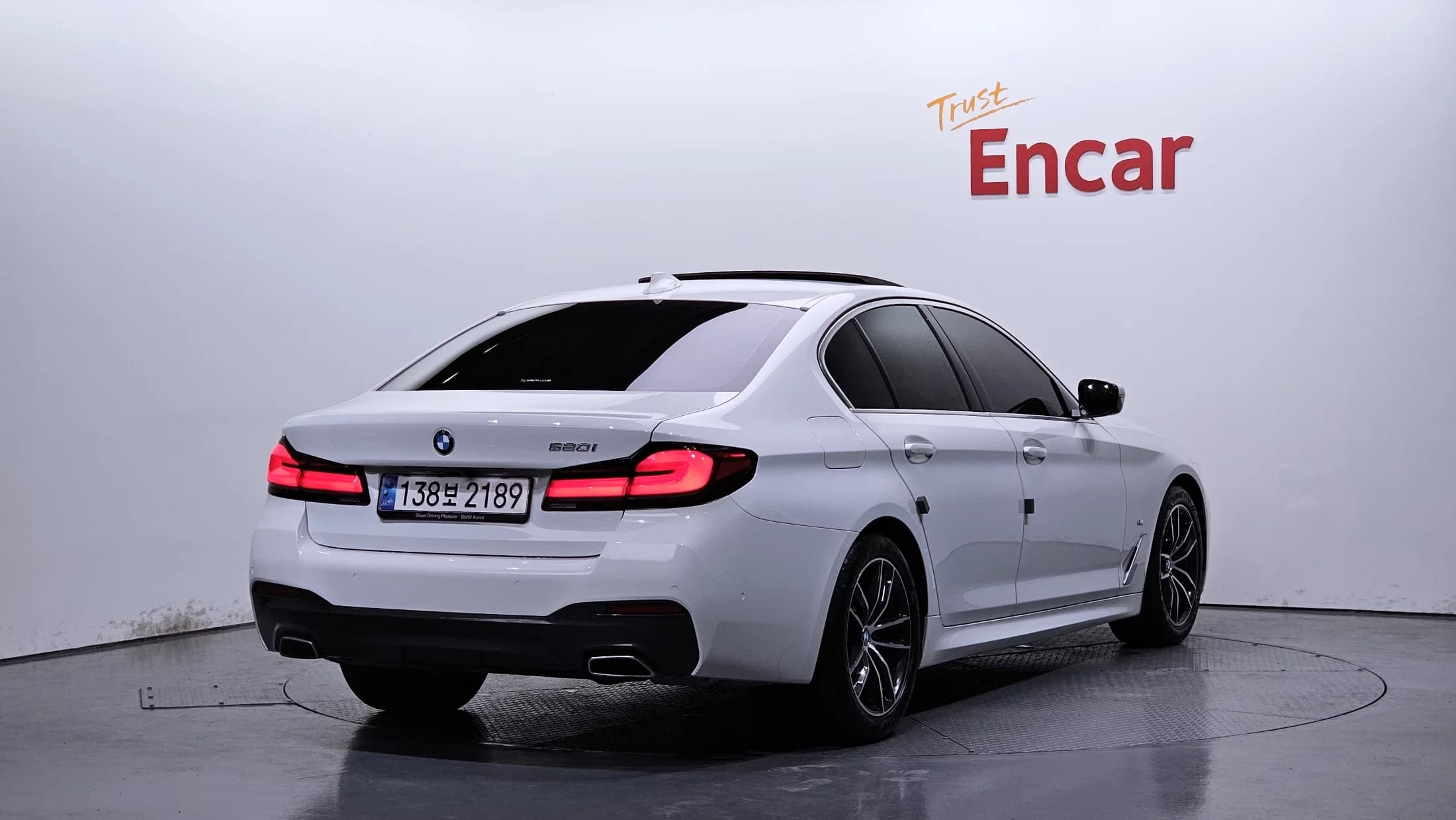 BMW 5-Series 520i M Sport, 2022 г. 33076 км. — фото 2
