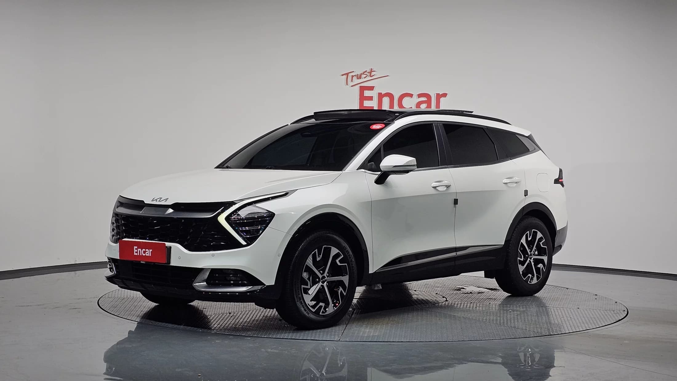 Kia Sportage Signature 2WD, гибрид, 2024 г. 19958 км.