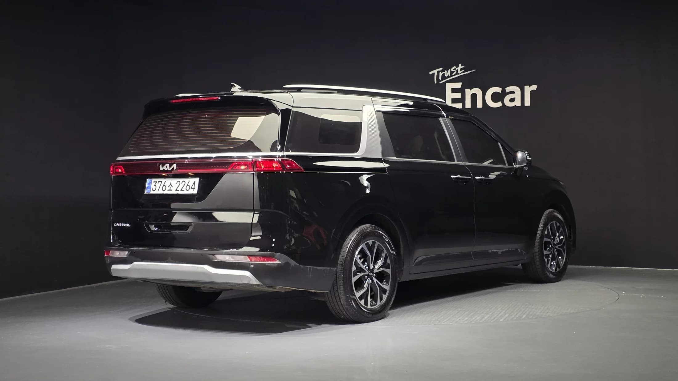 Kia Carnival 9-Seater Prestige, 2021 г. 76142 км. — фото 2