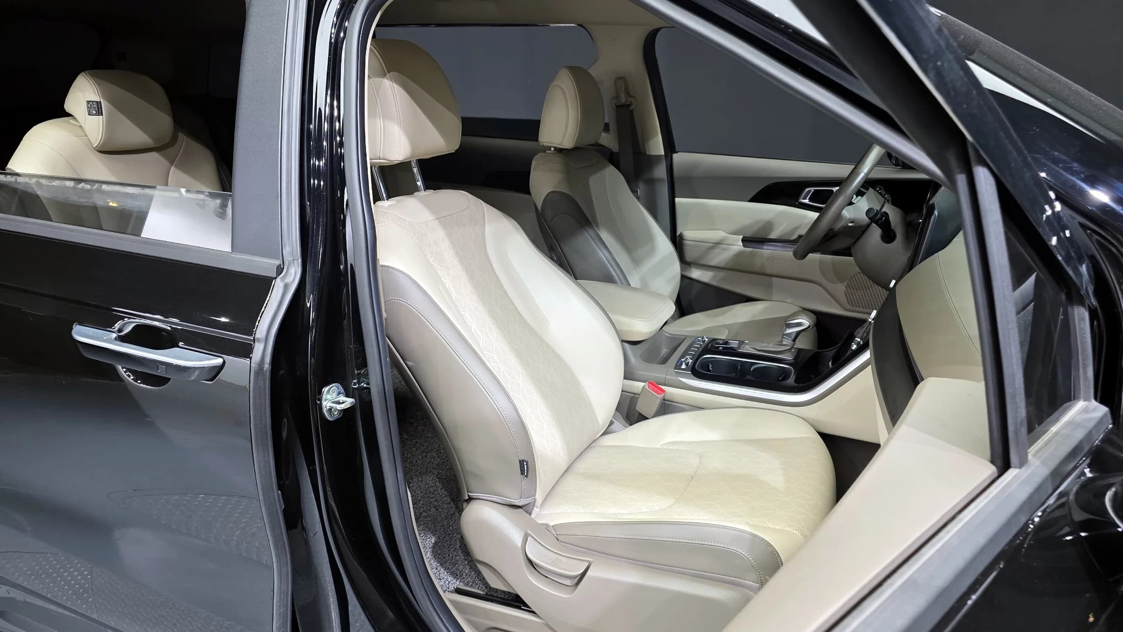 Kia Carnival 9-Seater Prestige, 2021 г. 76142 км. — фото 12