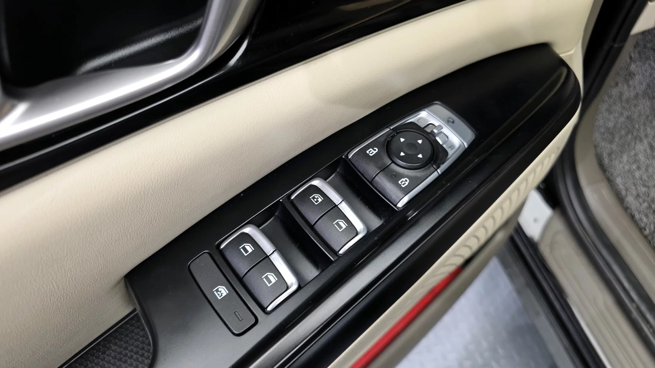 Kia Carnival 9-Seater Prestige, 2021 г. 76142 км. — фото 14