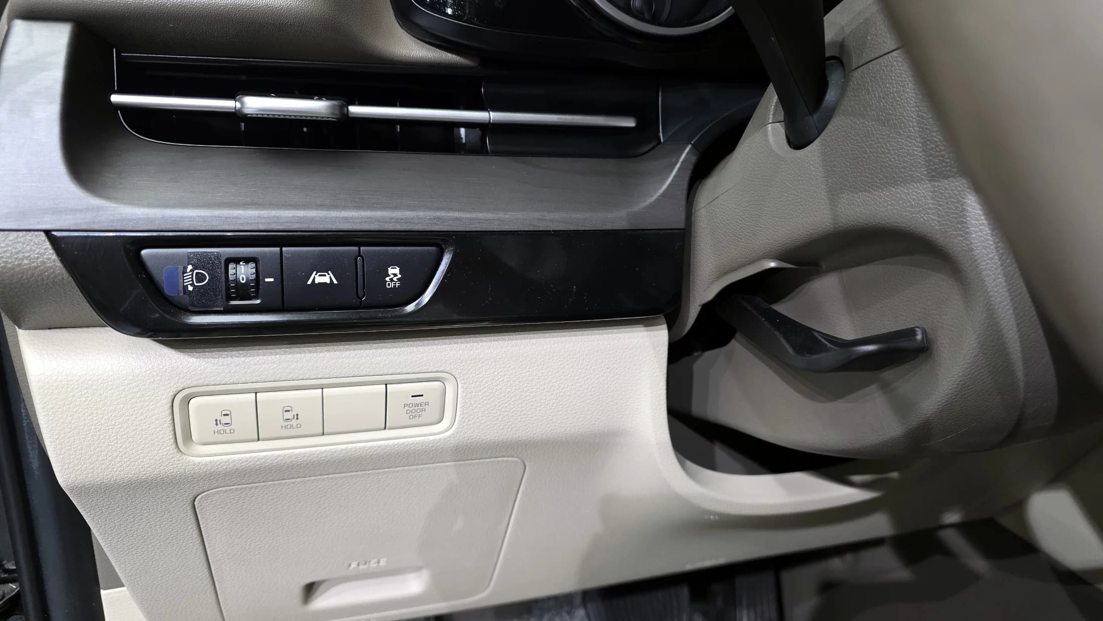 Kia Carnival 9-Seater Prestige, 2021 г. 76142 км. — фото 15