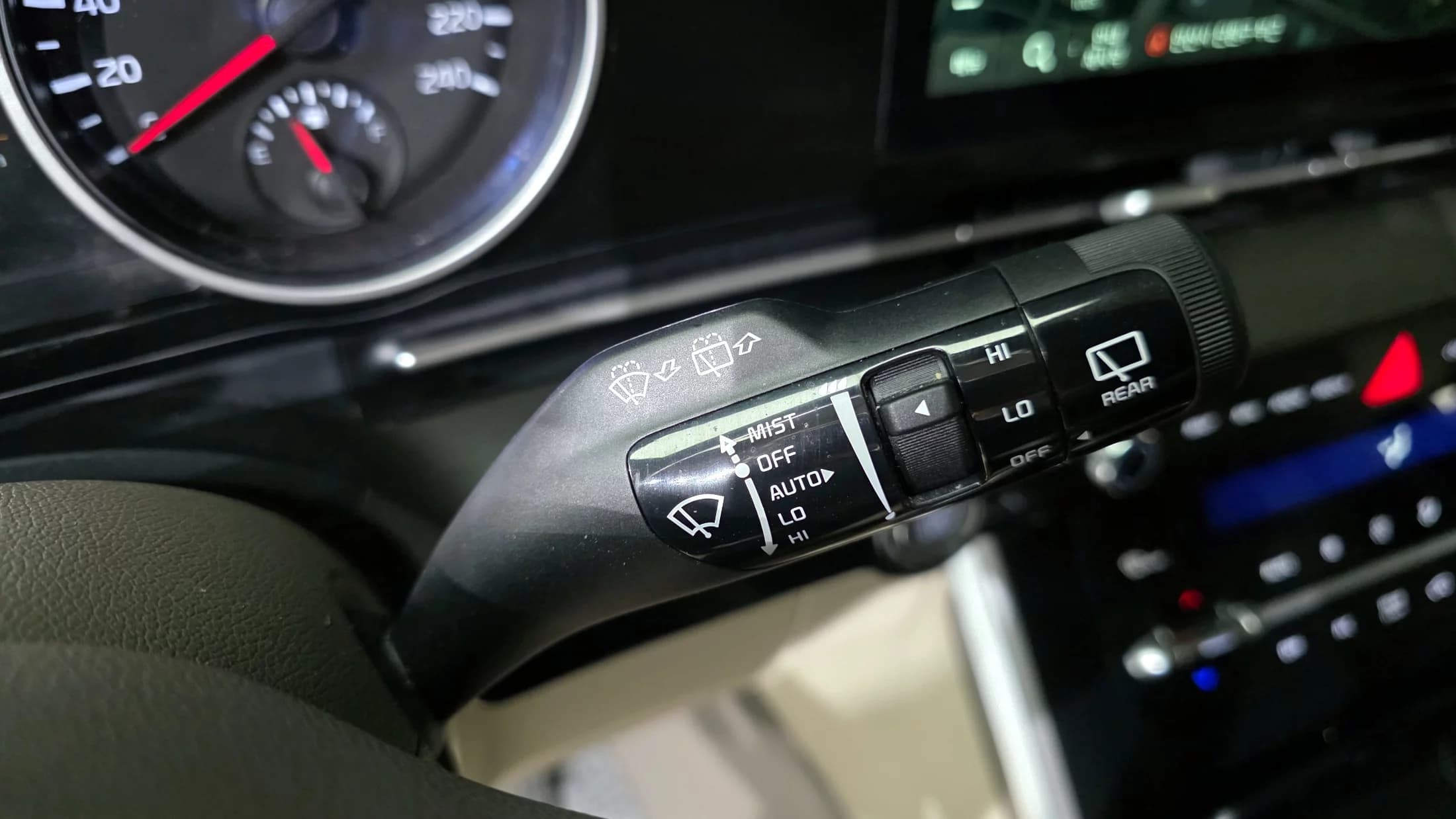 Kia Carnival 9-Seater Prestige, 2021 г. 76142 км. — фото 18