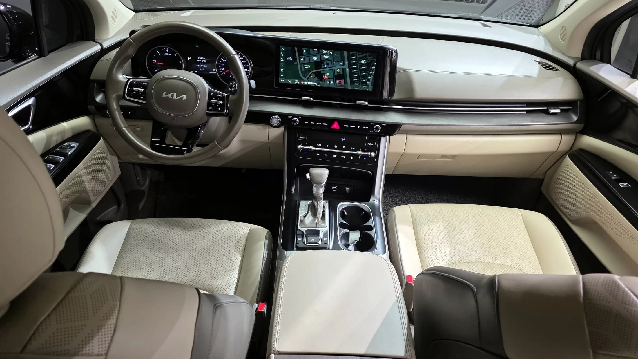 Kia Carnival 9-Seater Prestige, 2021 г. 76142 км. — фото 7