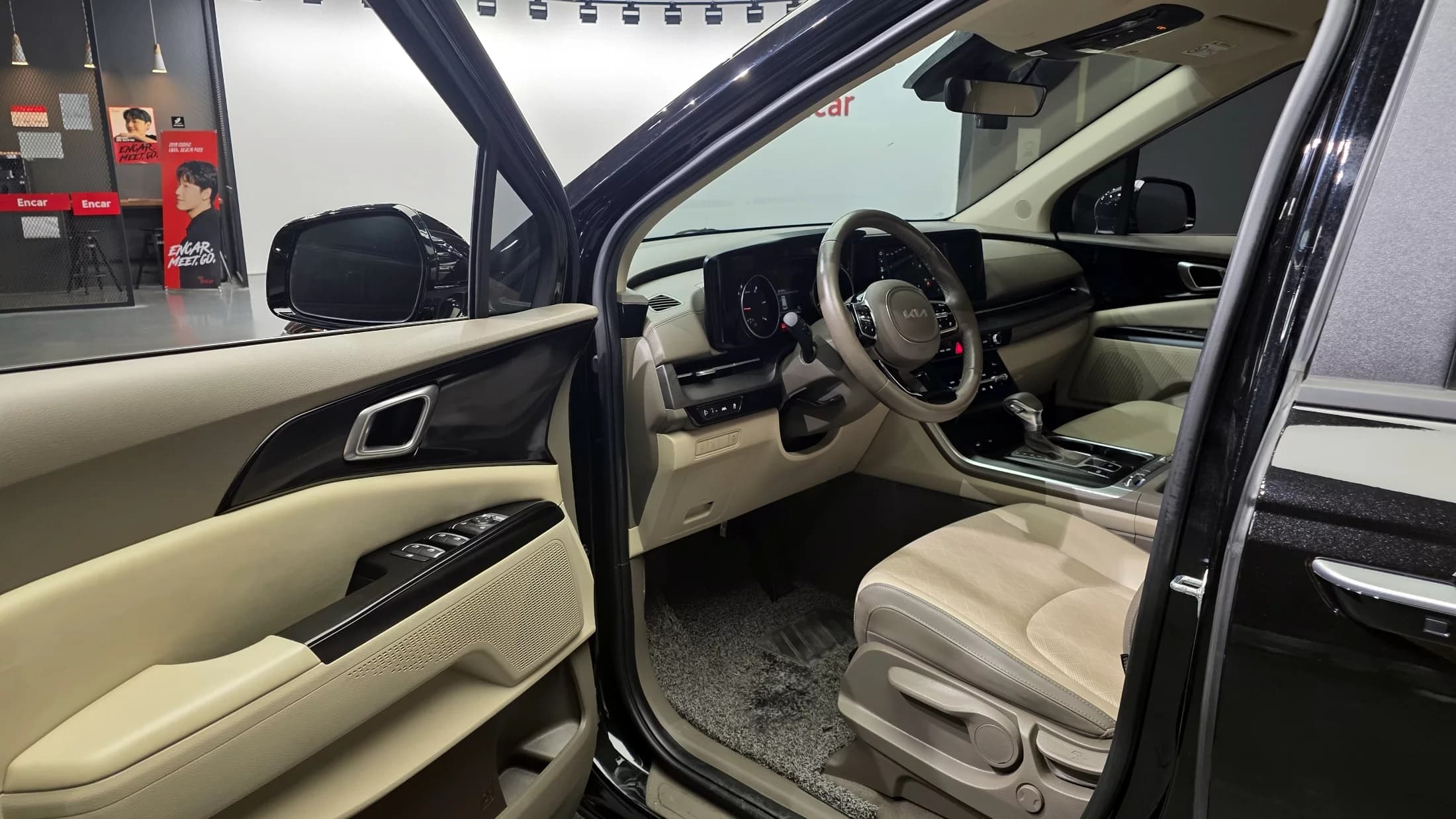 Kia Carnival 9-Seater Prestige, 2021 г. 76142 км. — фото 10
