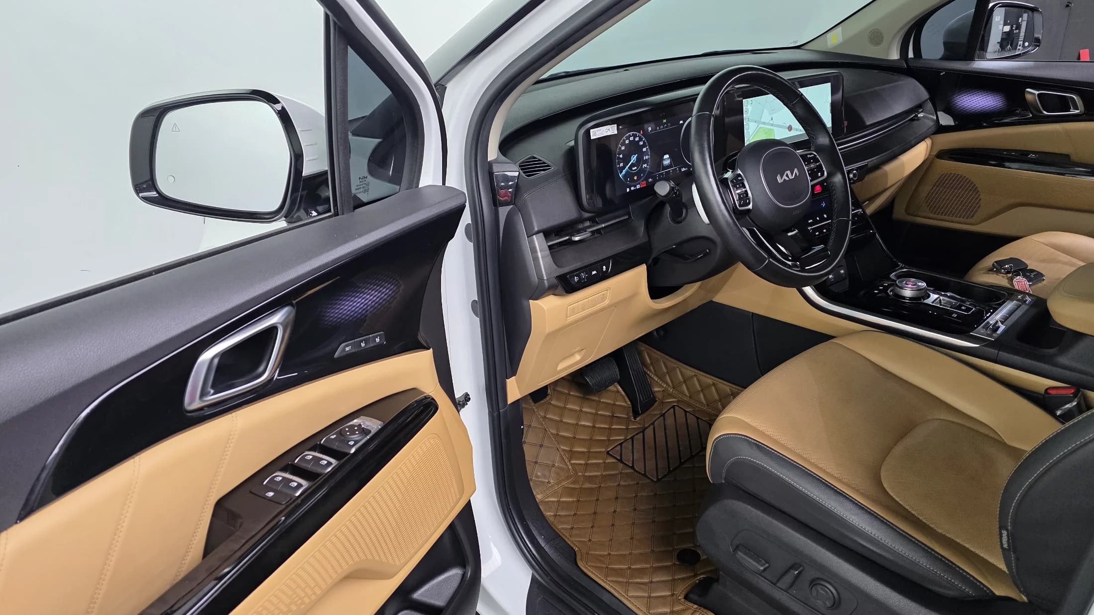 Kia Carnival Gasoline 9-Seater Signature, 2022 г. 72206 км. — фото 11