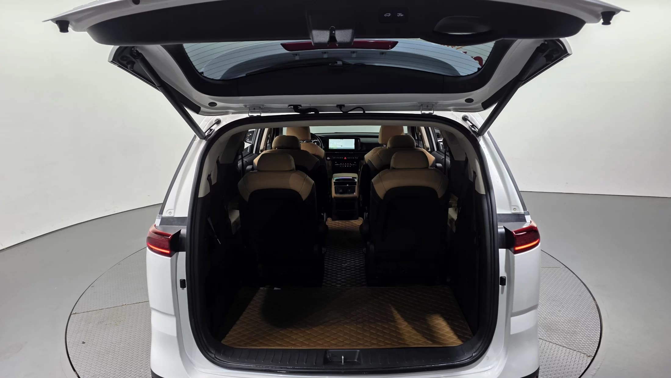 Kia Carnival Gasoline 9-Seater Signature, 2022 г. 72206 км. — фото 20
