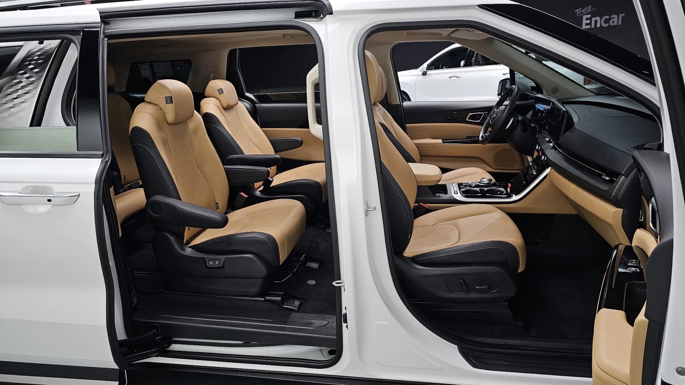 Kia Carnival Gasoline 9-Seater Noblesse, 2023 г. 46107 км. — фото 16