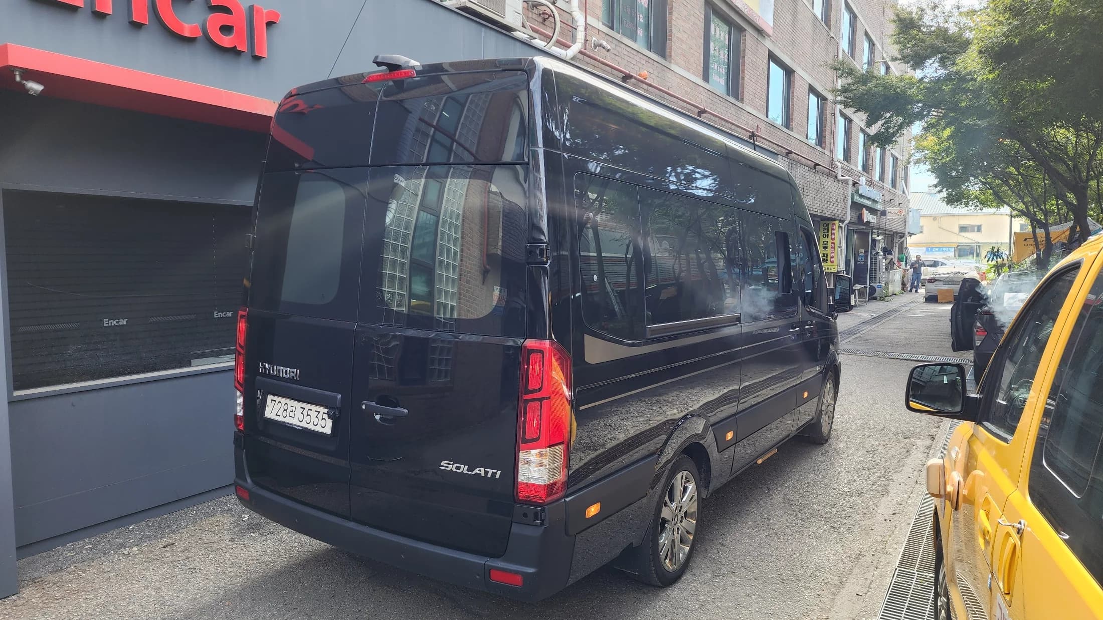 Hyundai H1 15-seater Luxury, 2023 г. 23514 км. — фото 2