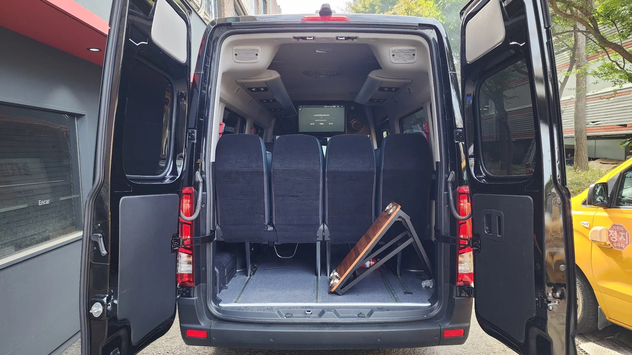 Hyundai H1 15-seater Luxury, 2023 г. 23514 км. — фото 20