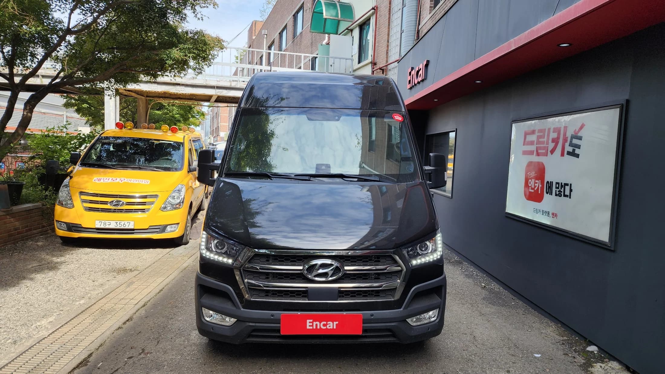 Hyundai H1 15-seater Luxury, 2023 г. 23514 км. — фото 3