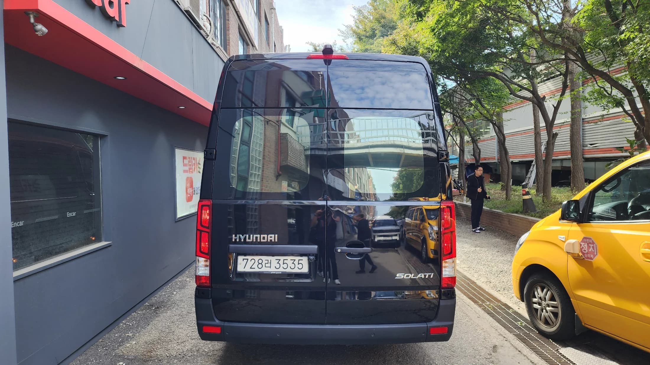 Hyundai H1 15-seater Luxury, 2023 г. 23514 км. — фото 4