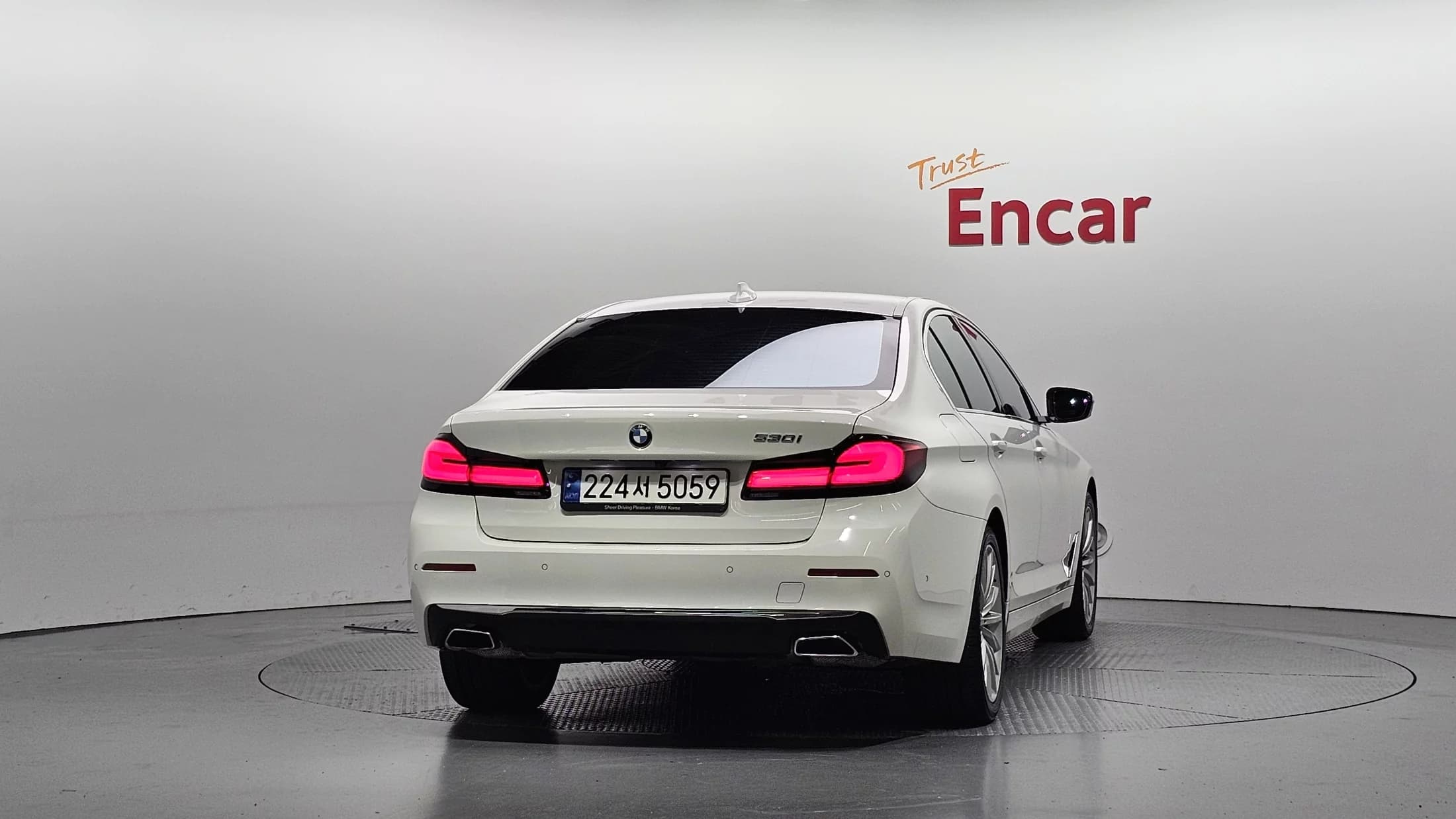 BMW 5-Series 530i Luxury, 2023 г. 69864 км. — фото 4
