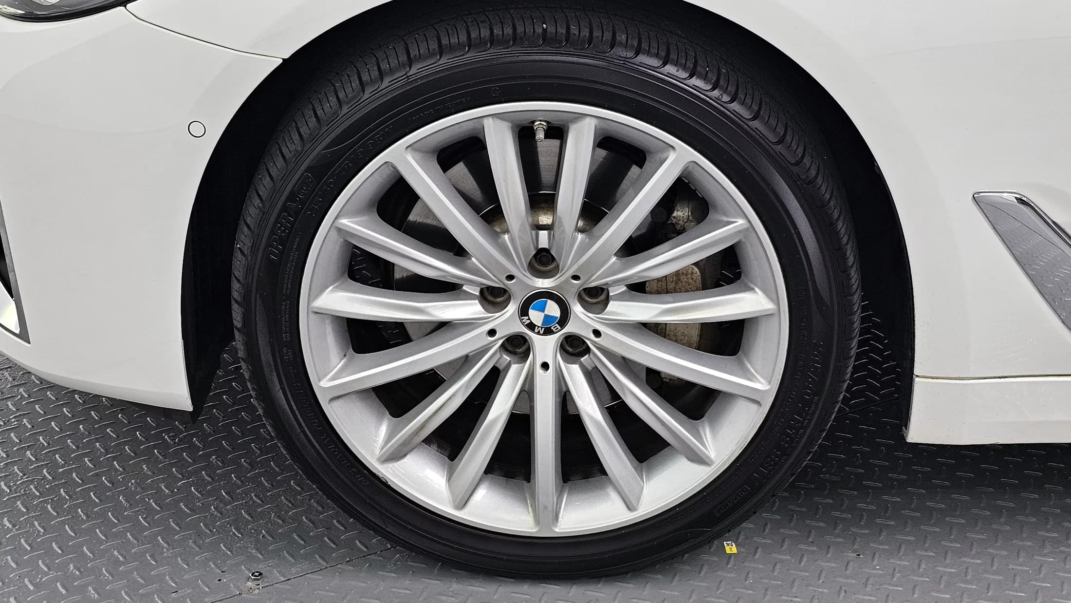 BMW 5-Series 530i Luxury, 2023 г. 69864 км. — фото 5