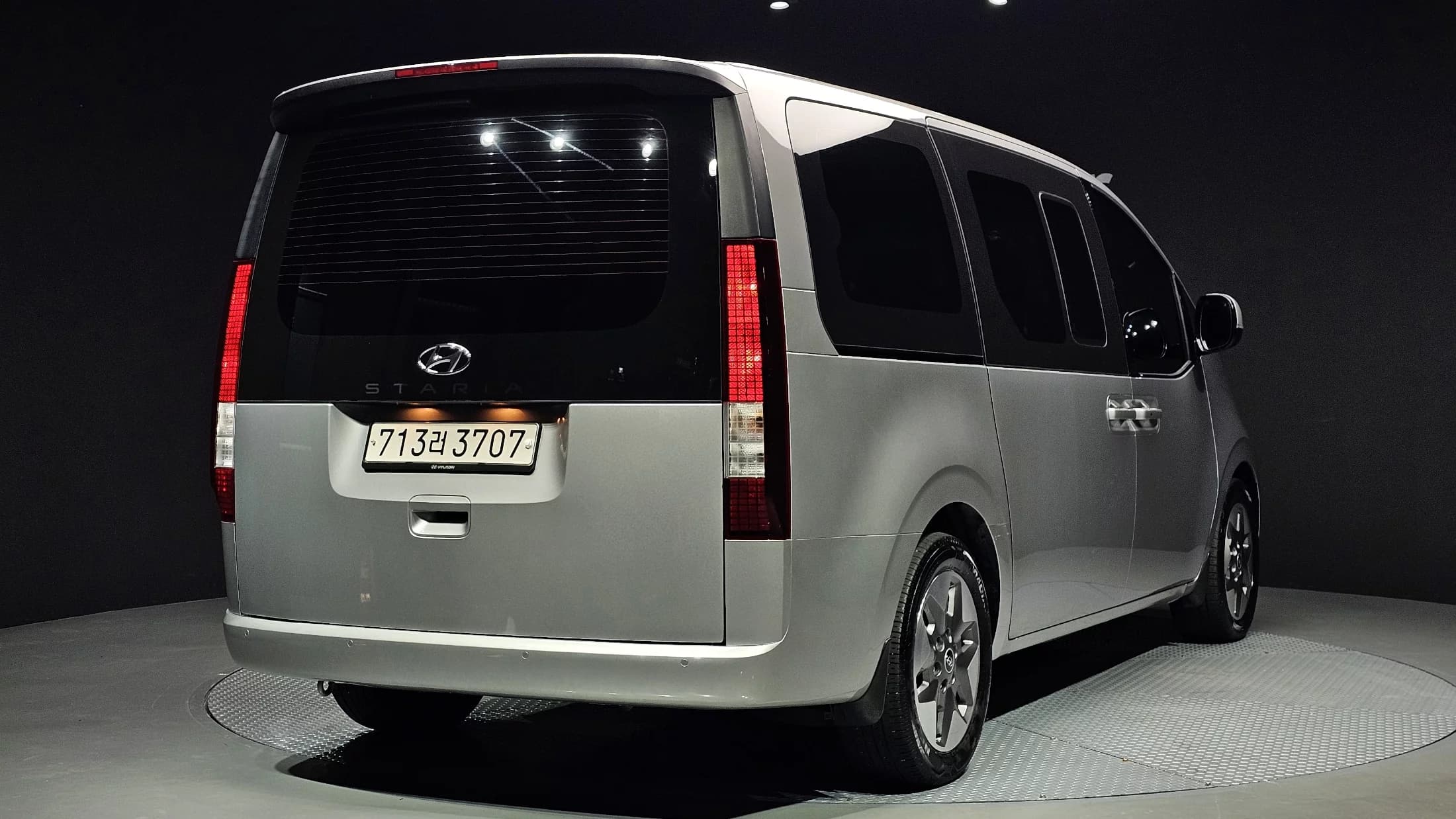 Hyundai Staria Tourer 11-Seater Modern, 2022 г. 75430 км. — фото 2