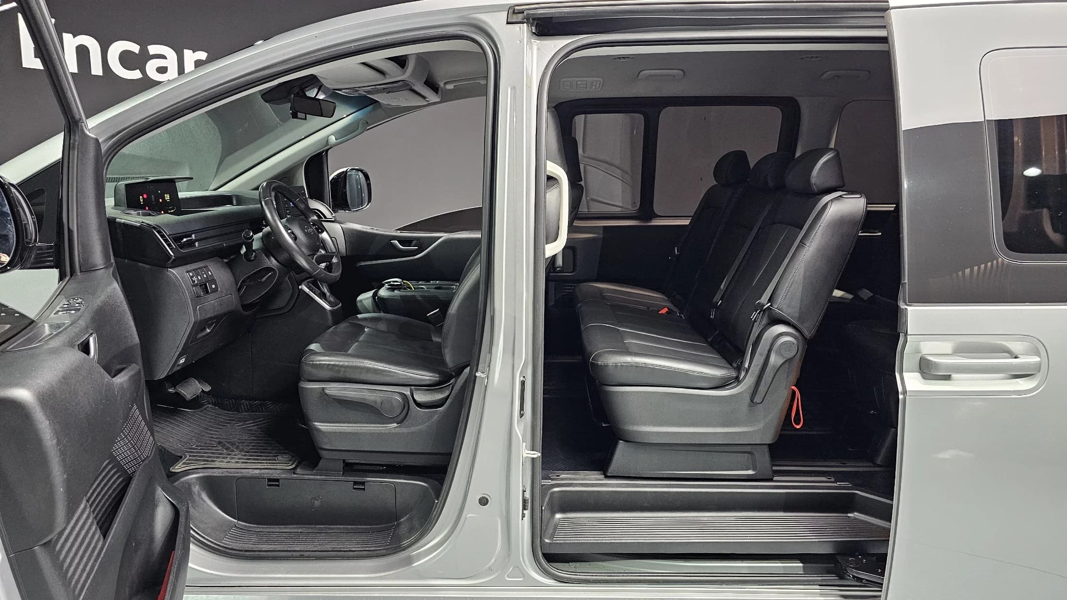 Hyundai Staria Tourer 11-Seater Modern, 2022 г. 75430 км. — фото 19