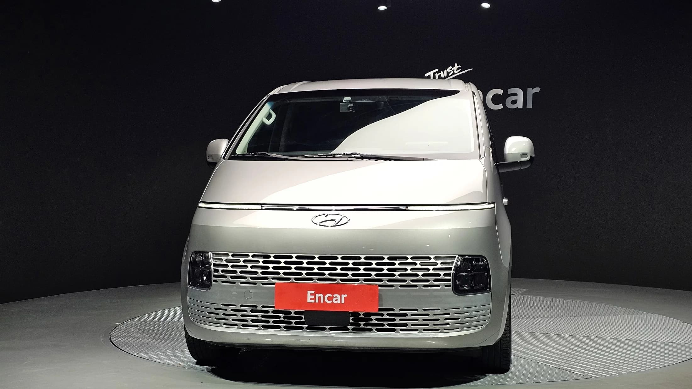 Hyundai Staria Tourer 11-Seater Modern, 2022 г. 75430 км. — фото 3