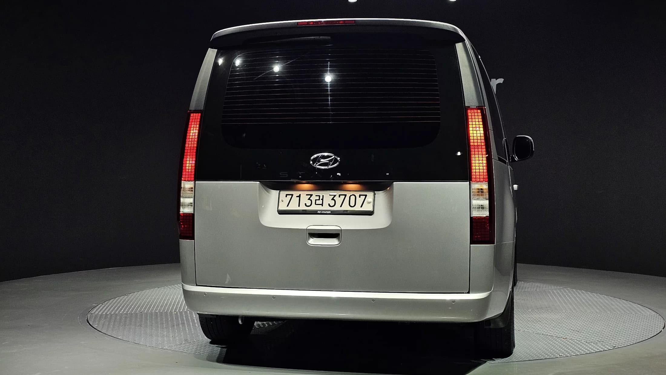 Hyundai Staria Tourer 11-Seater Modern, 2022 г. 75430 км. — фото 4