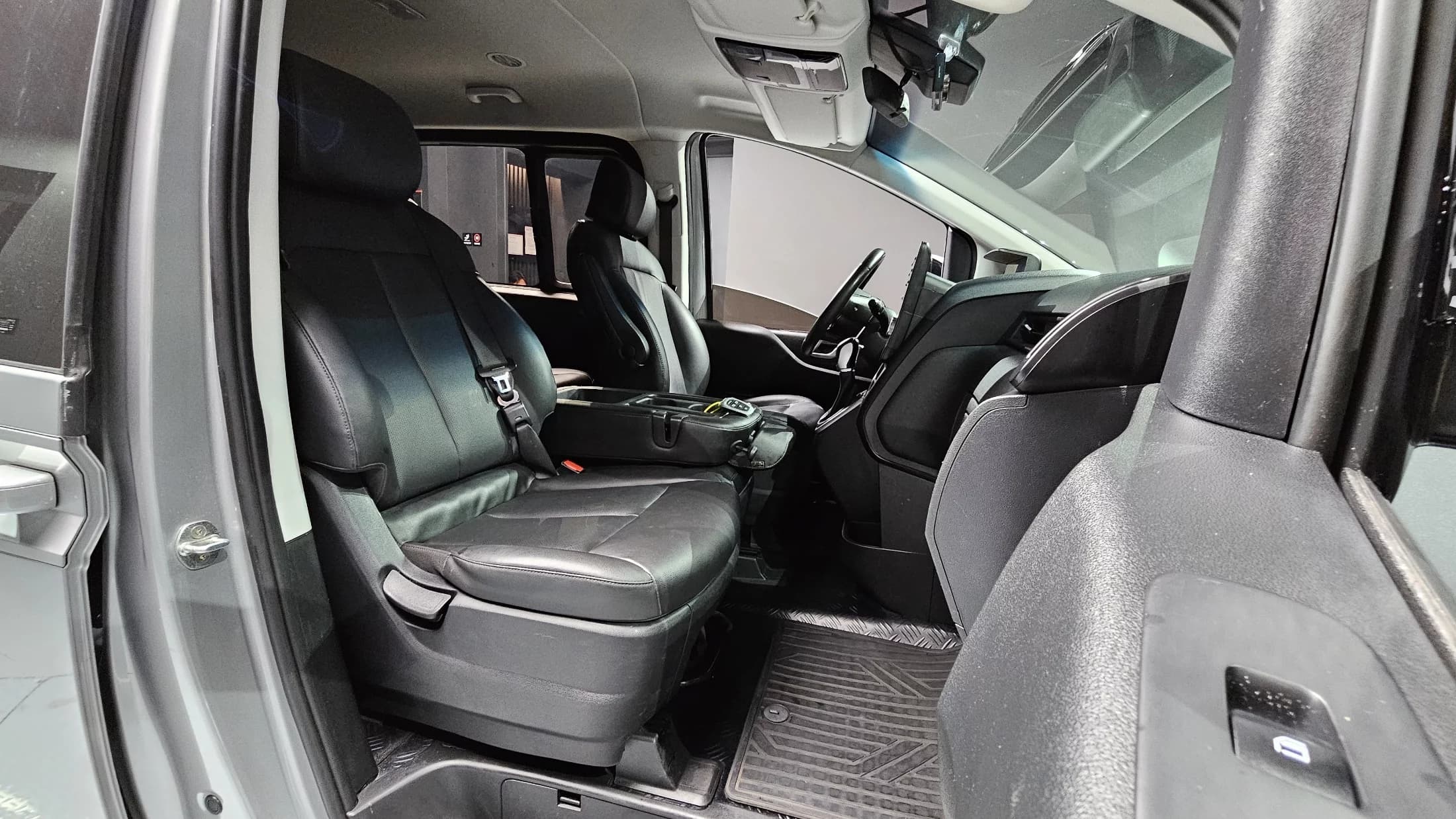 Hyundai Staria Tourer 11-Seater Modern, 2022 г. 75430 км. — фото 10