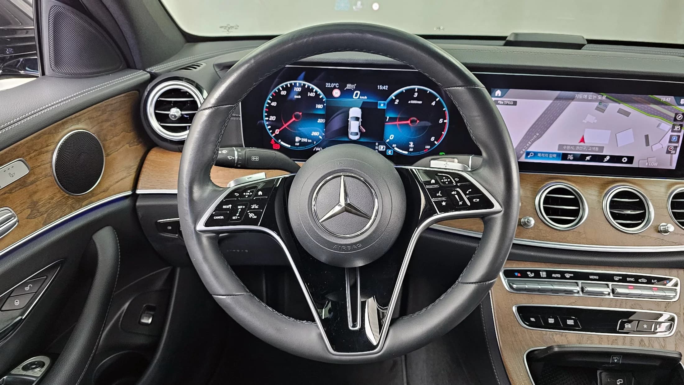 Mercedes-Benz E-Class E220d 4MATIC Exclusive, 2021 г. 56751 км. — фото 13